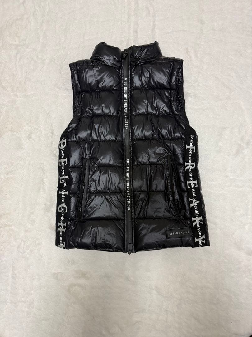黒 フード付き ダウンベスト