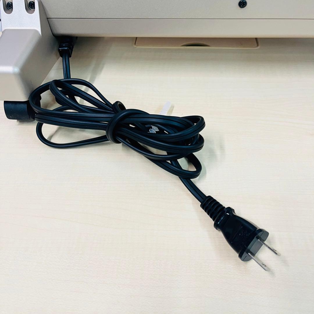 K311 【中古品】サンルミエ遠赤外線暖房機