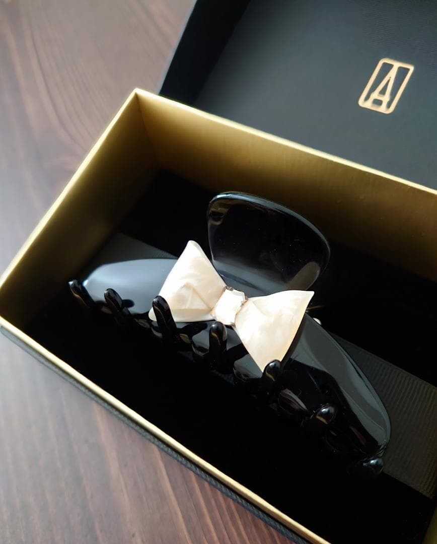 アレクサンドルドゥパリ 大粒スワロフスキー リボンクリップ