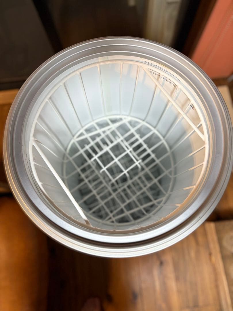 コ*ー様 値下げ‼️非売品 希少Red Bull 缶型 冷蔵庫キャスター付き