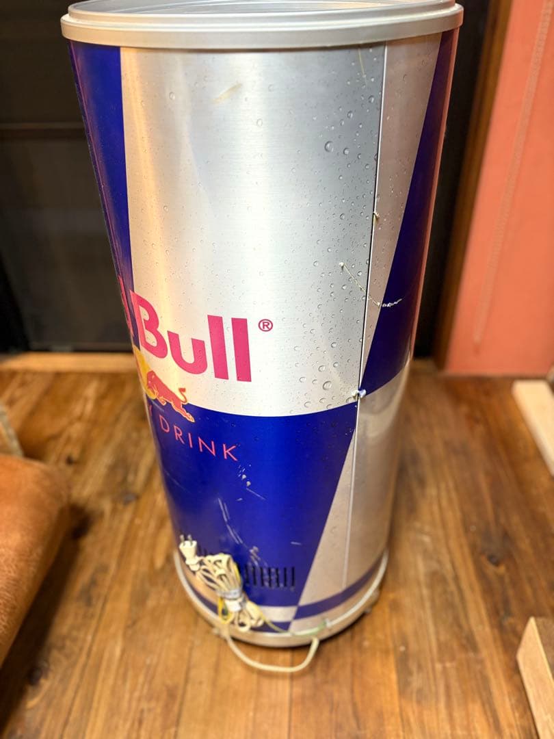 コ*ー様 値下げ‼️非売品 希少Red Bull 缶型 冷蔵庫キャスター付き