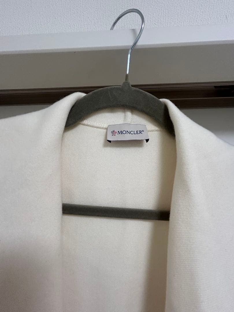 モンクレール　MONCLER アイボリー ダウンスリーブ ポンチョ