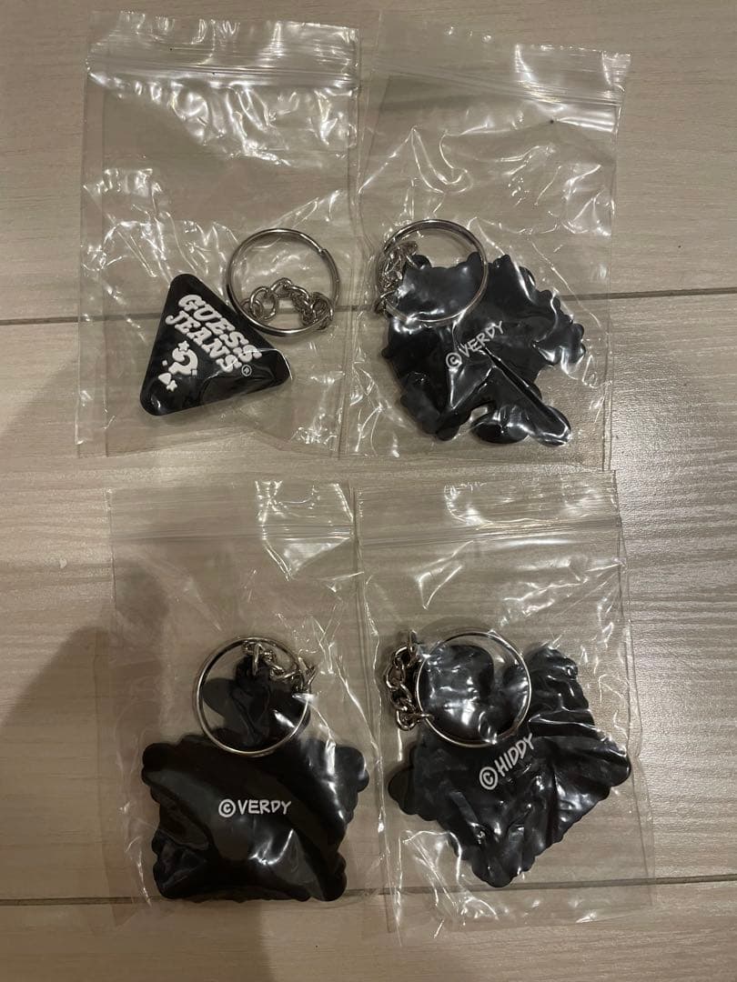 GUESS JEANS verdy キーホルダー 4種セット