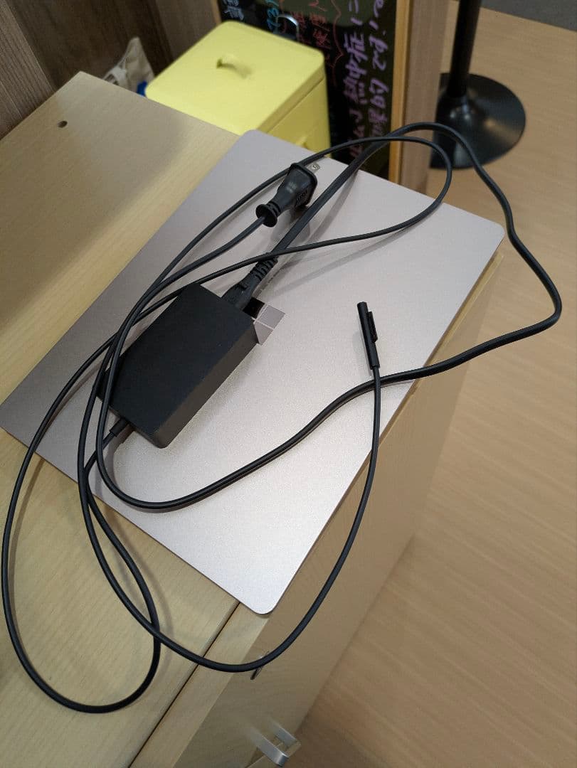 Microsoft Surface Laptop go2 サンドストーン