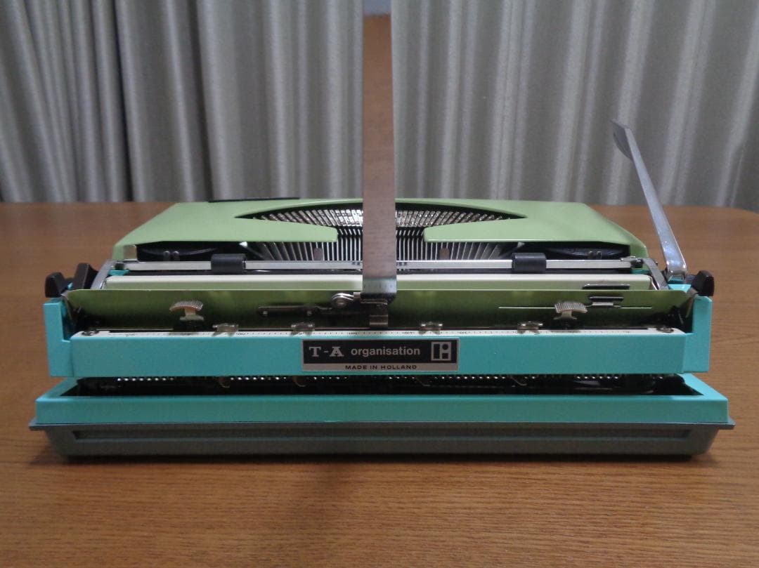 完動品　TRIUMPH TIPPAS　トライアンフタイプライター　パステルカラー