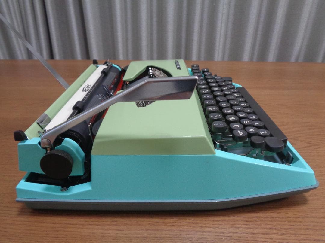 完動品　TRIUMPH TIPPAS　トライアンフタイプライター　パステルカラー