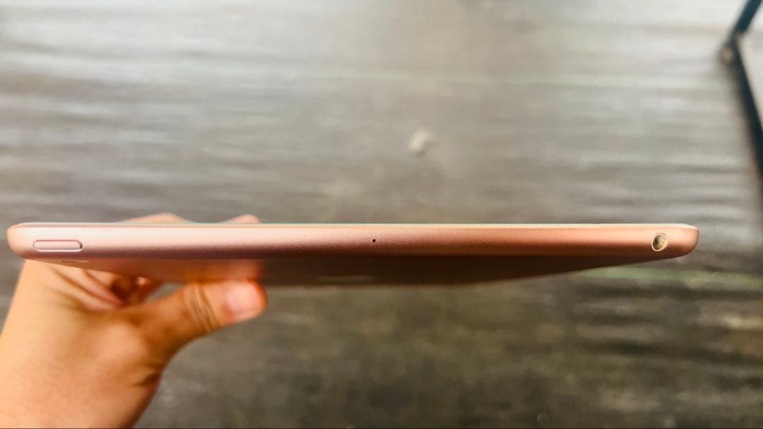 Apple iPad 9.7インチ　32GB Wi-Fi ゴールド