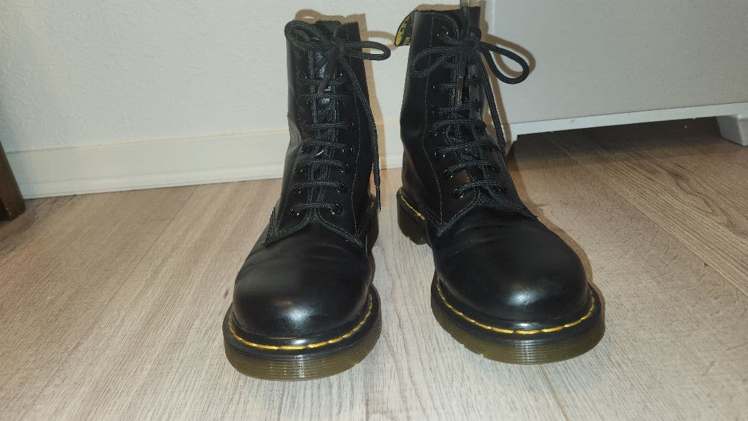 超美品ドクターマーチン 8ホール　エンジニアブーツ本革UK4