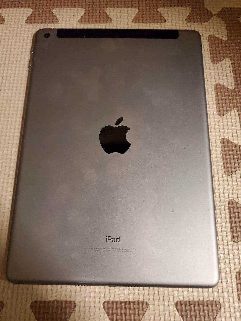 Apple iPad 本体　第6世代　(おまけ付き)