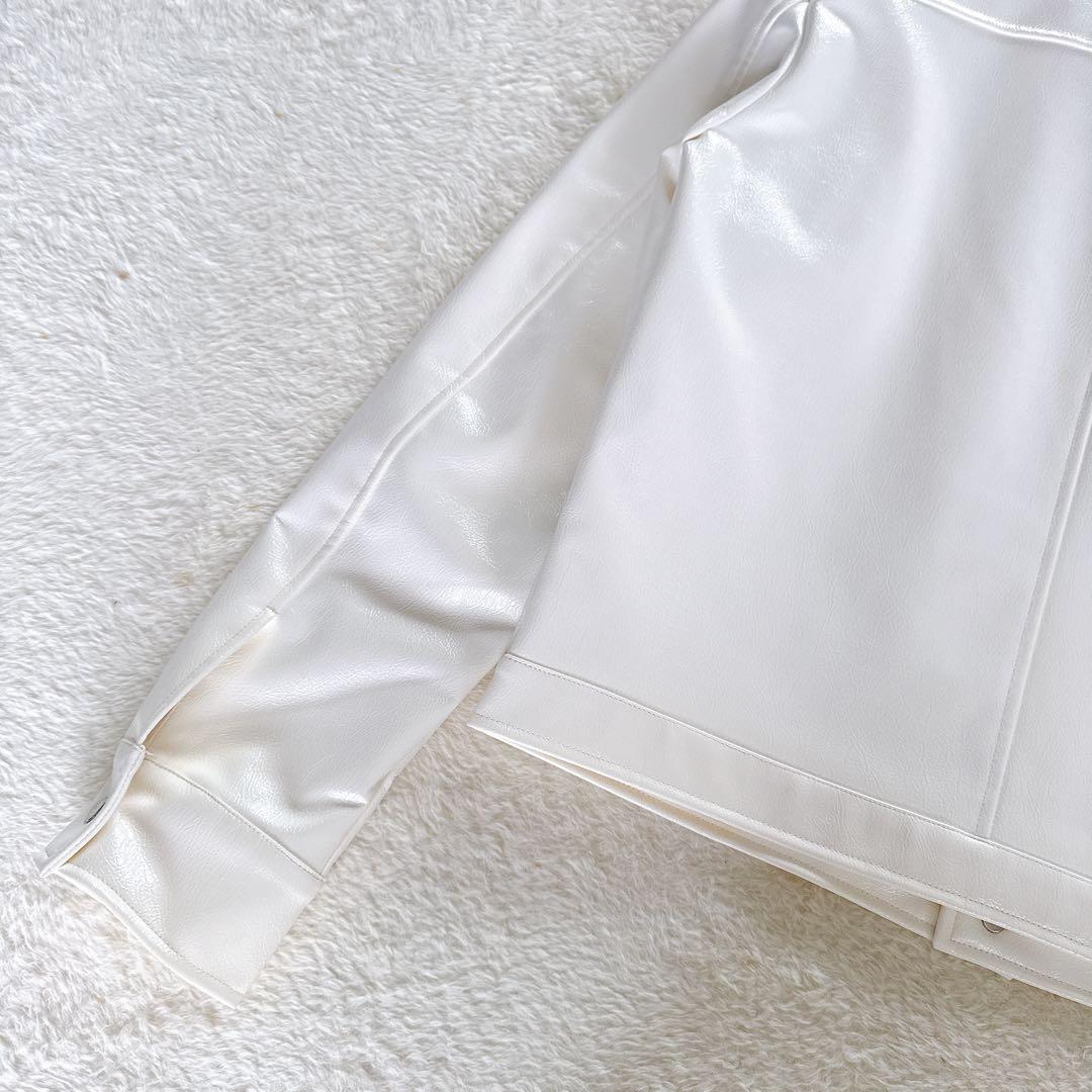 新品タグ付き✨【ZARA】光沢フェイクレザージャケット オフホワイト Mサイズ