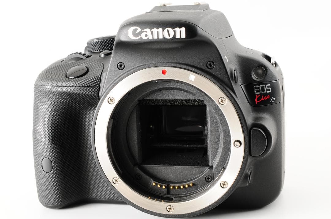 【ほぼ新品】 キャノン Canon EOS Kiss X7 《 6151回》