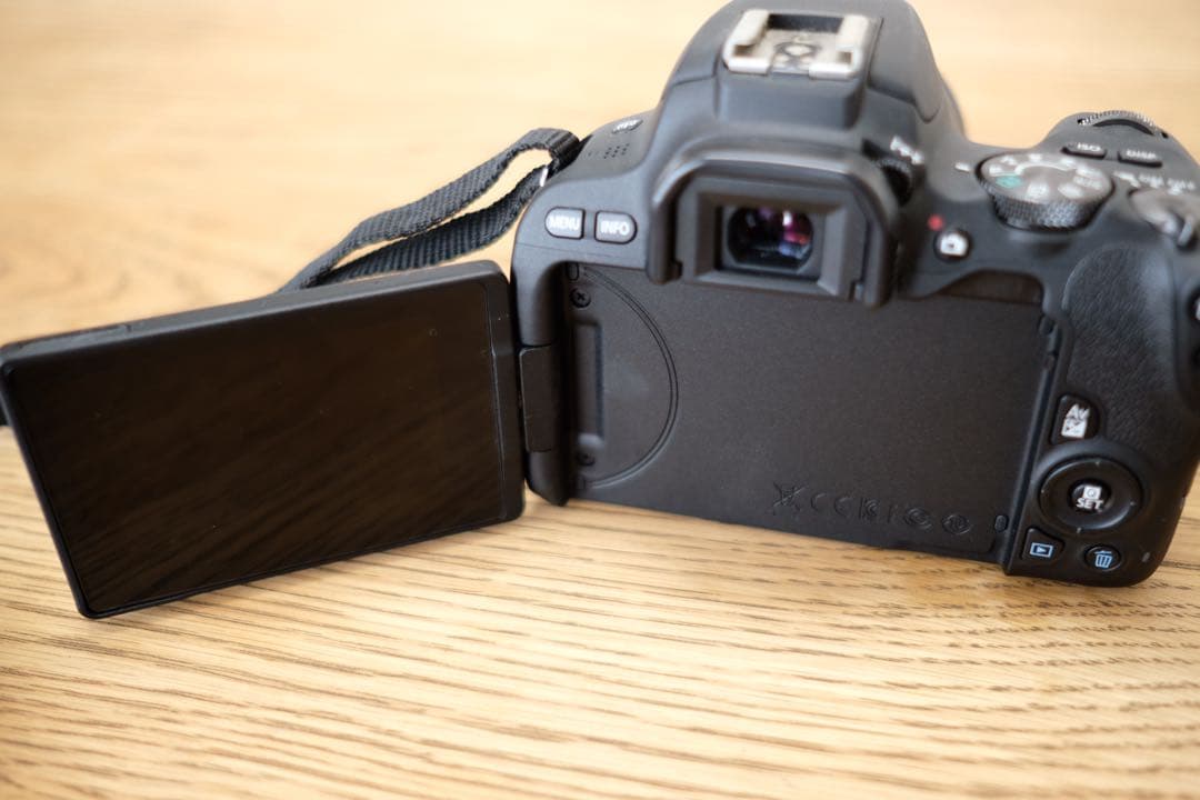 Canon EOS Kiss X9 本体 + レンズセット