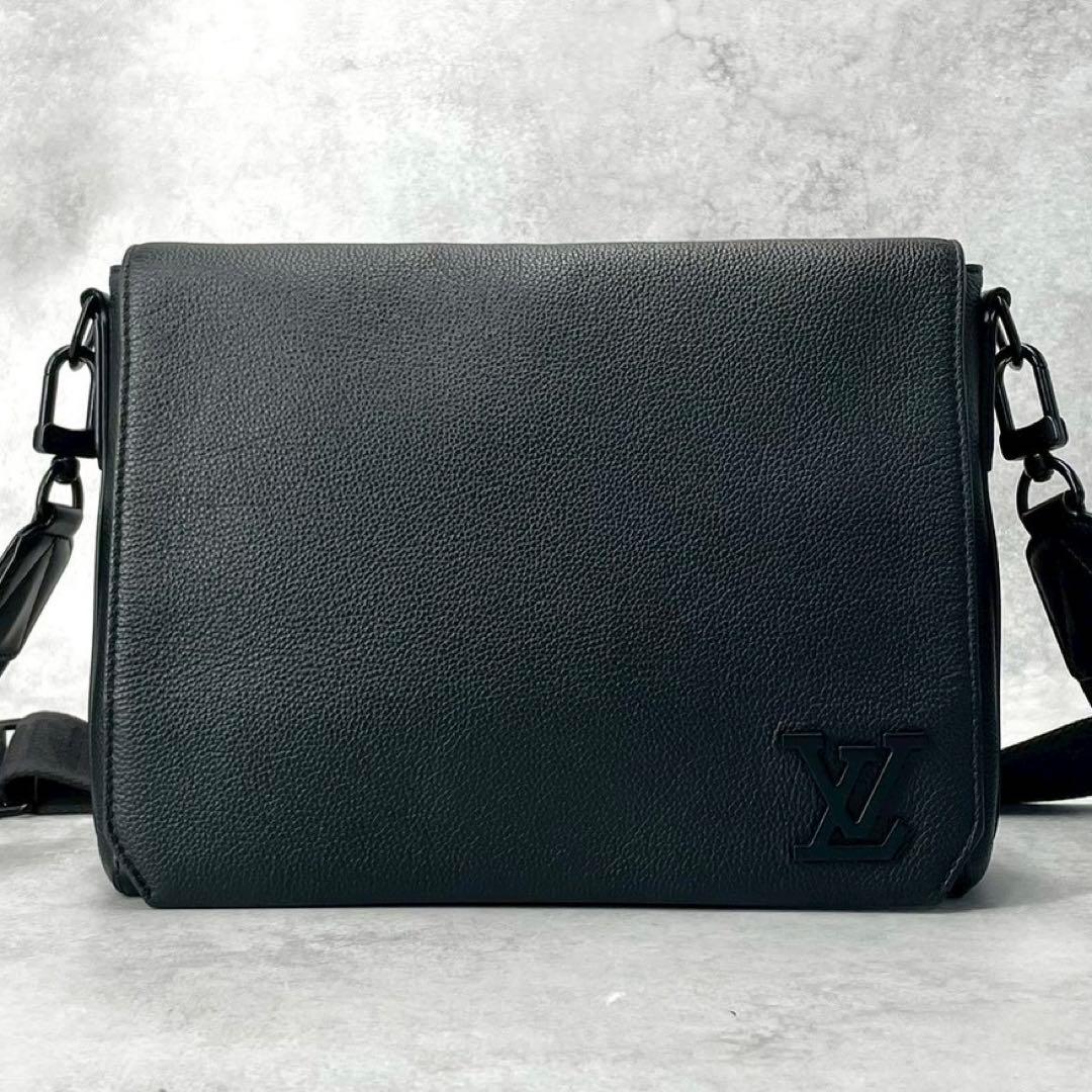 【極美品】ルイヴィトン アエログラム テイクオフメッセンジャー トリヨン 黒