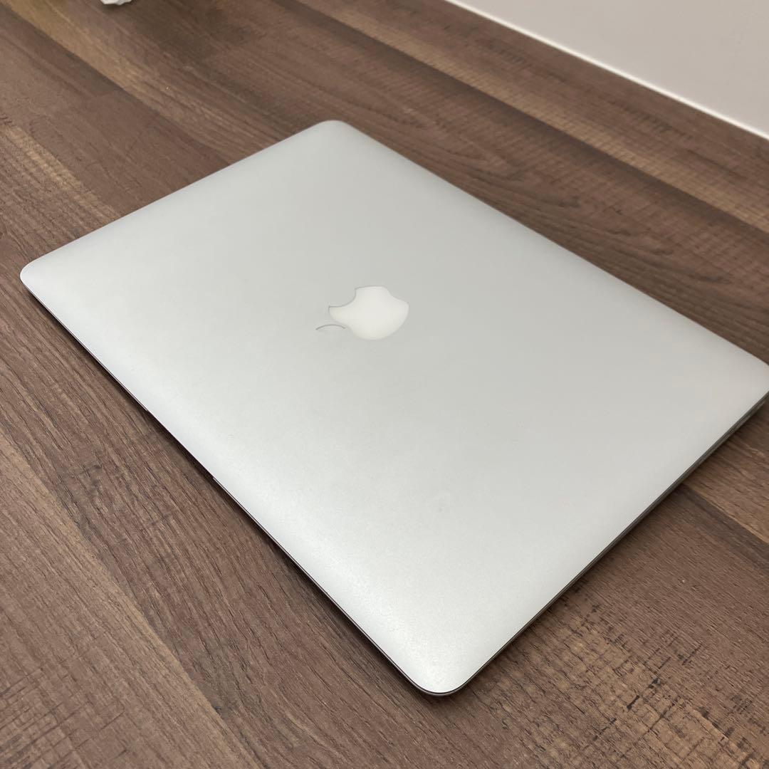 MacBook Air 13インチ 2012 / 4GB 128GB 充電器付き