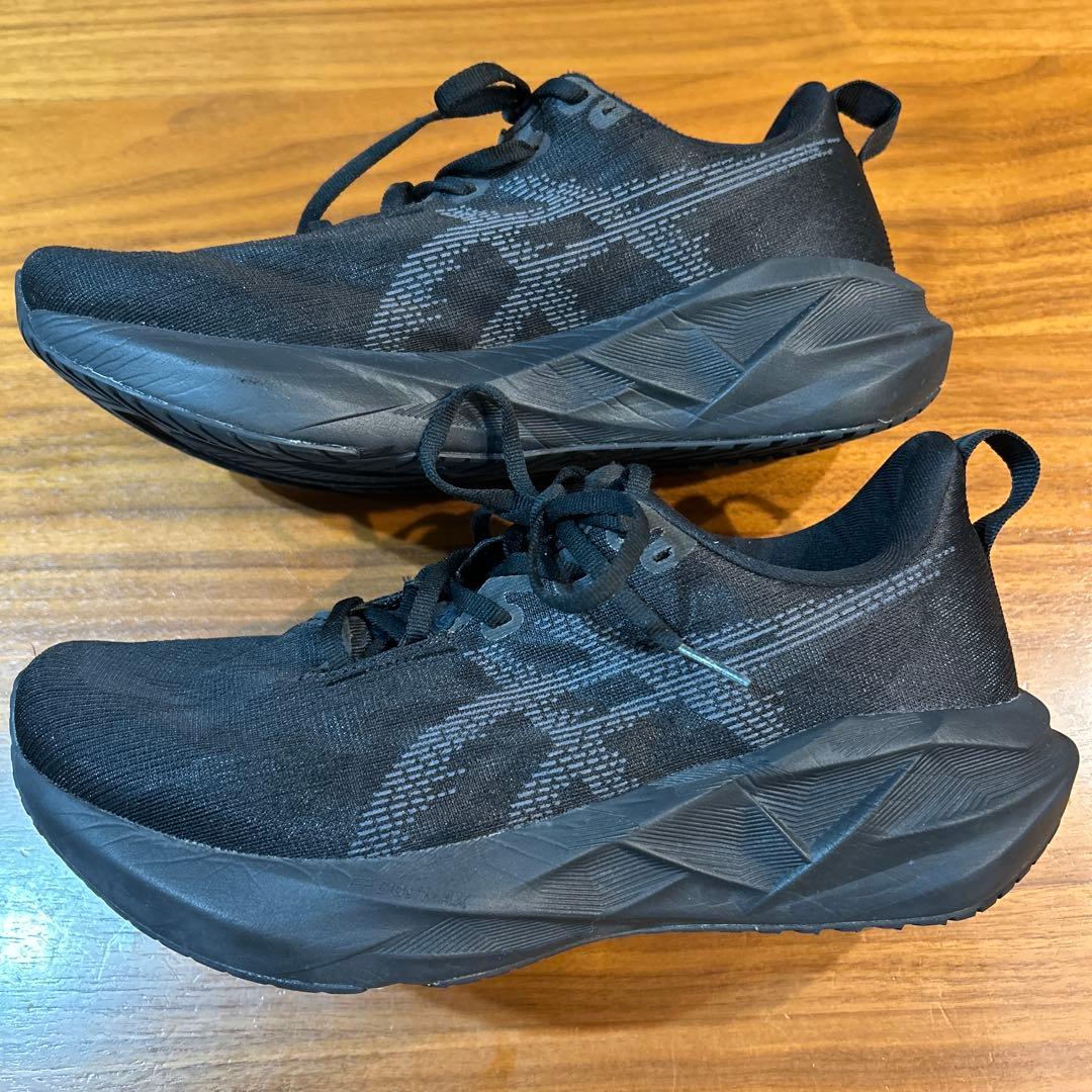ASICS NOVABLAST 5 ランニングシューズ 27.0センチ【美品】