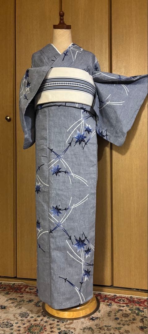 青みグレー地　紅葉と松葉文様 綿紬　大人の高級浴衣　竺仙調 ゆったりサイズ