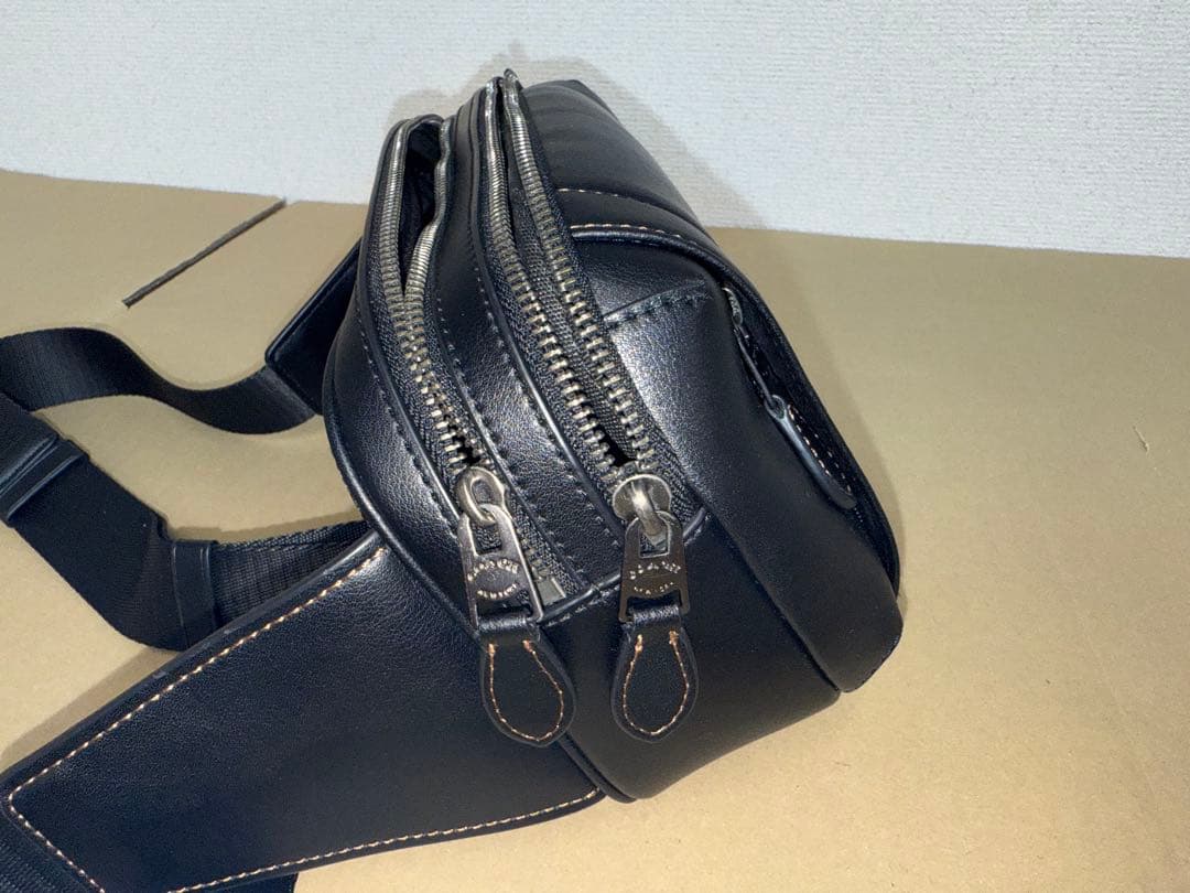 COACH レザー ボディバッグ F37594