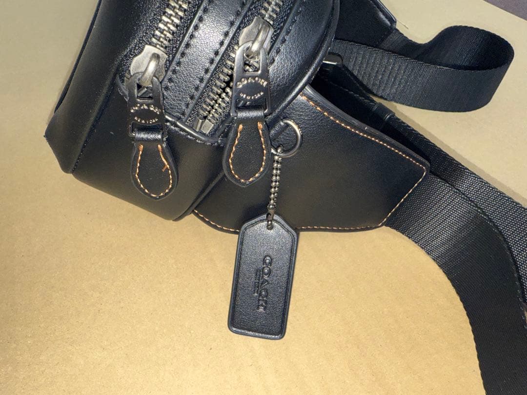 COACH レザー ボディバッグ F37594