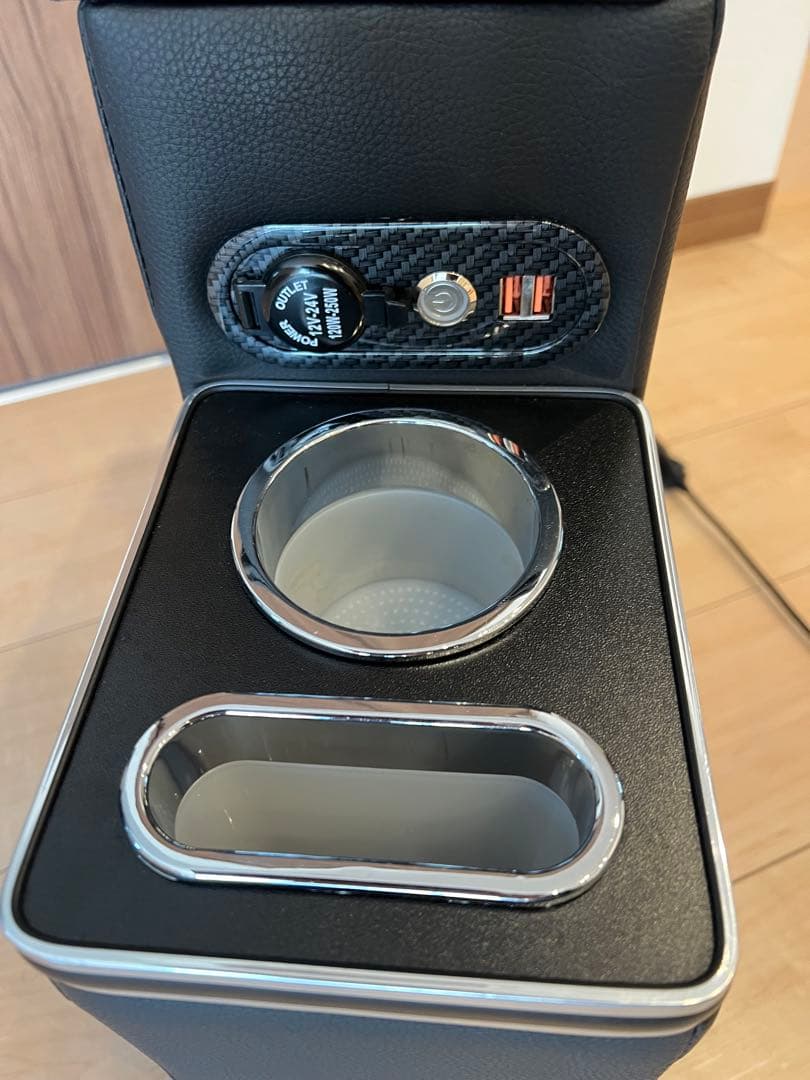 シエンタ　アームレストコンソールボックス　１７０系　ヴォクシーなどにも