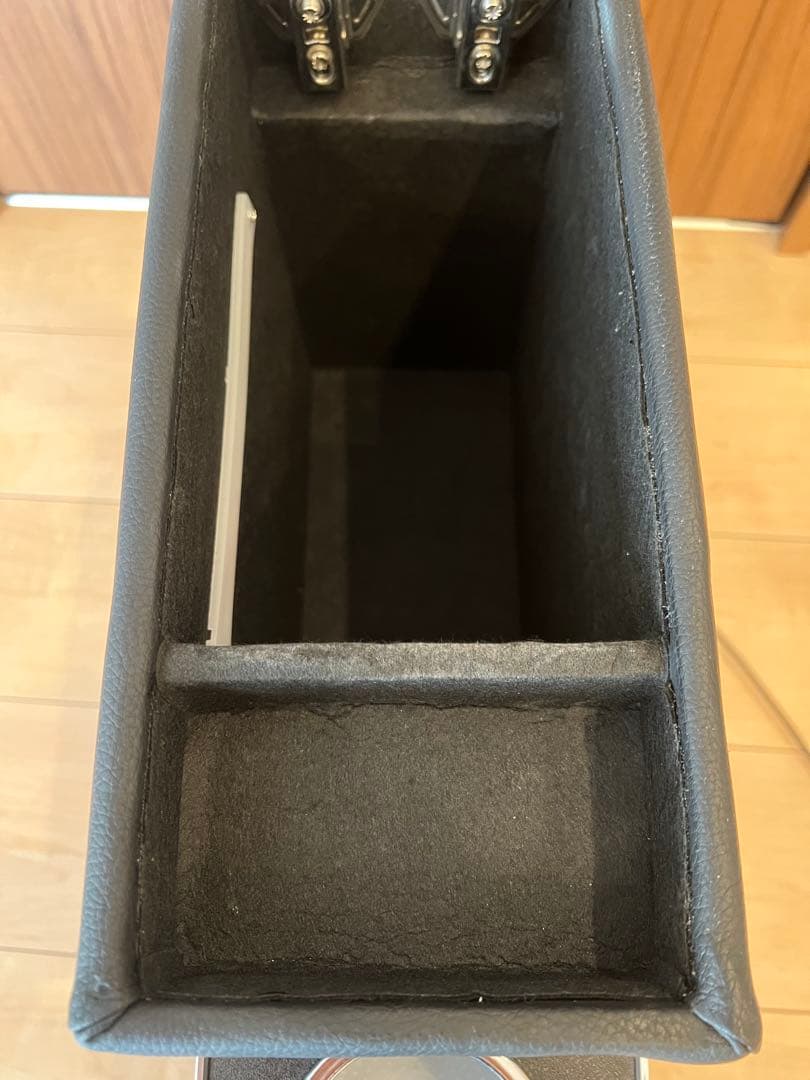 シエンタ　アームレストコンソールボックス　１７０系　ヴォクシーなどにも