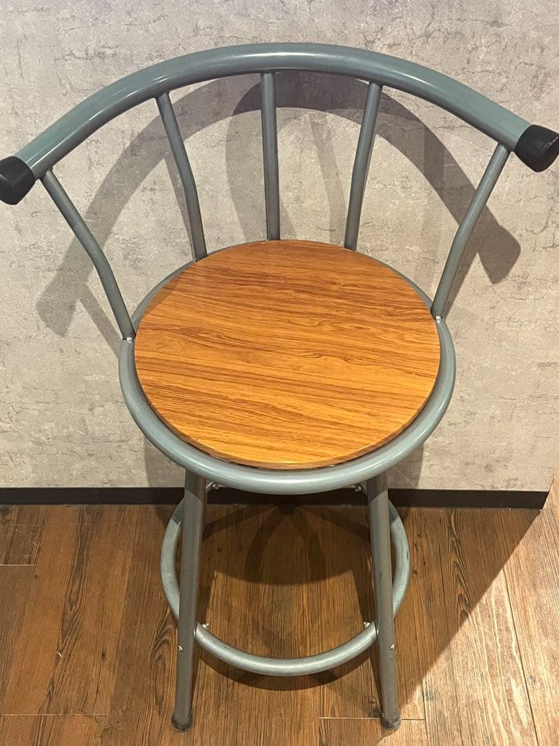木製円形テーブルとバースタイル椅子2脚セット
