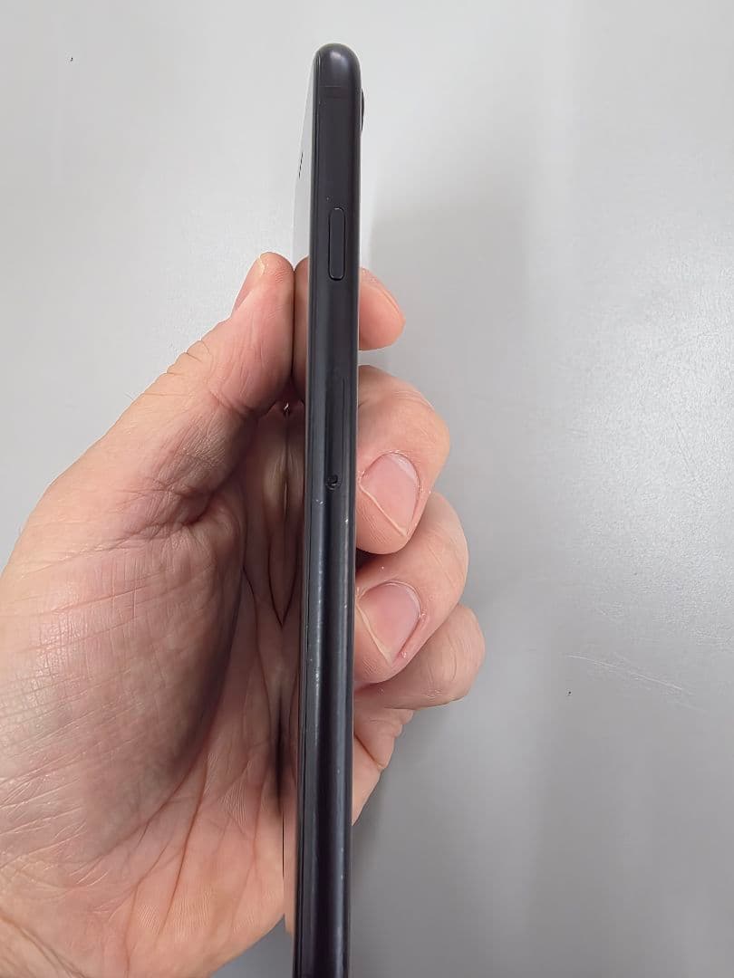 iPhone SE2 64GB ブラック SIMロック無し