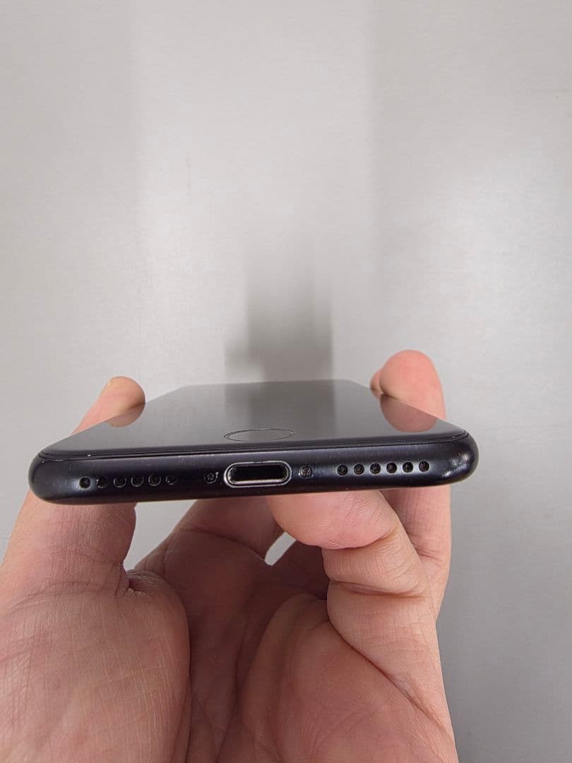 iPhone SE2 64GB ブラック SIMロック無し