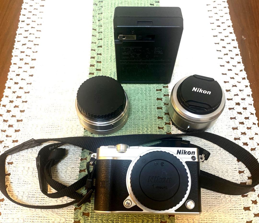 Nikon ダブルレンズ　　デジカメ 1 Ｊ５