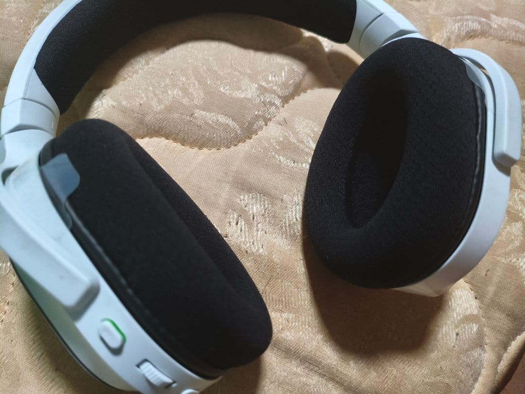 ヘッドホン Razer BARRACUDA X CHROMA WHITE EDITION