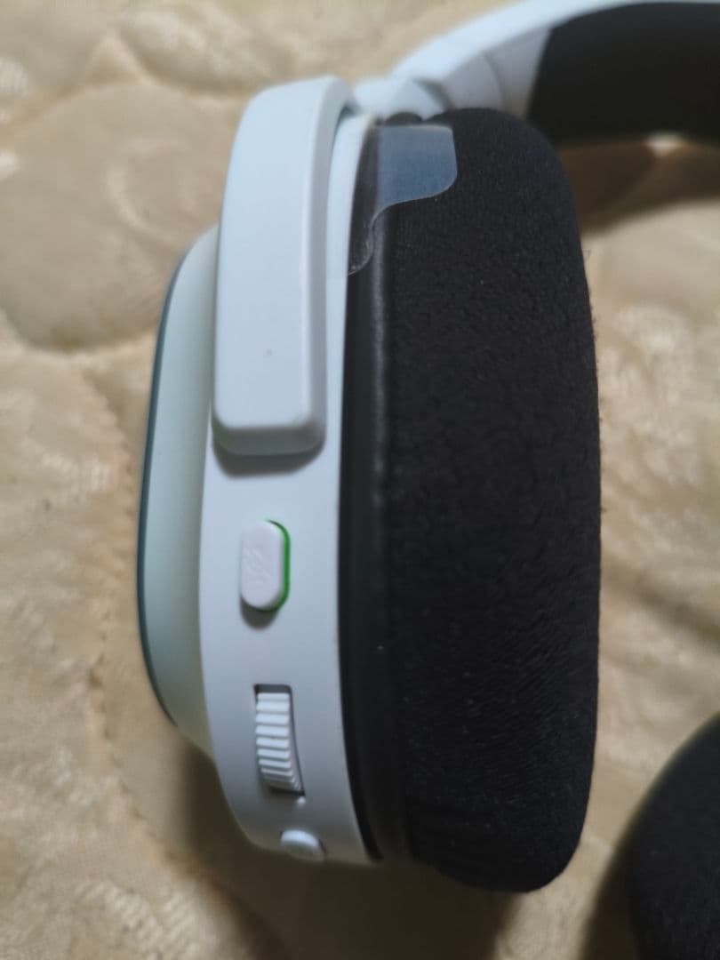 ヘッドホン Razer BARRACUDA X CHROMA WHITE EDITION