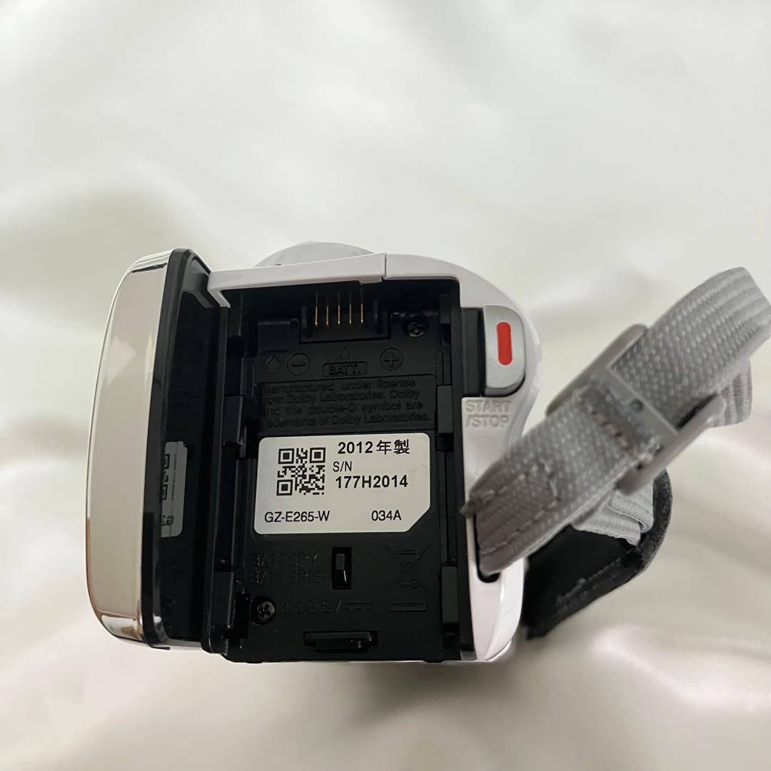 美品 JVC GZ-E265 ビデオカメラ バッテリー 2個 ホワイト