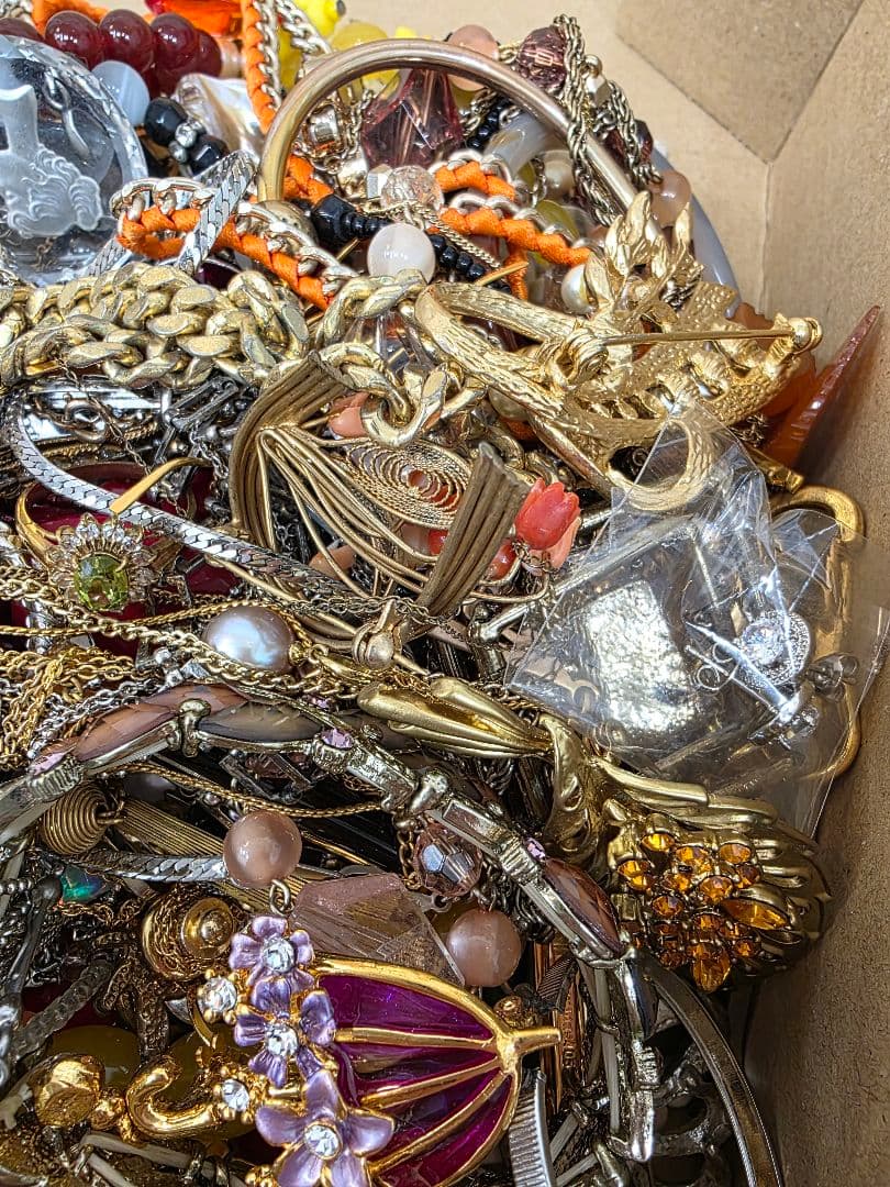 アクセサリーまとめ売り　2.1キロ