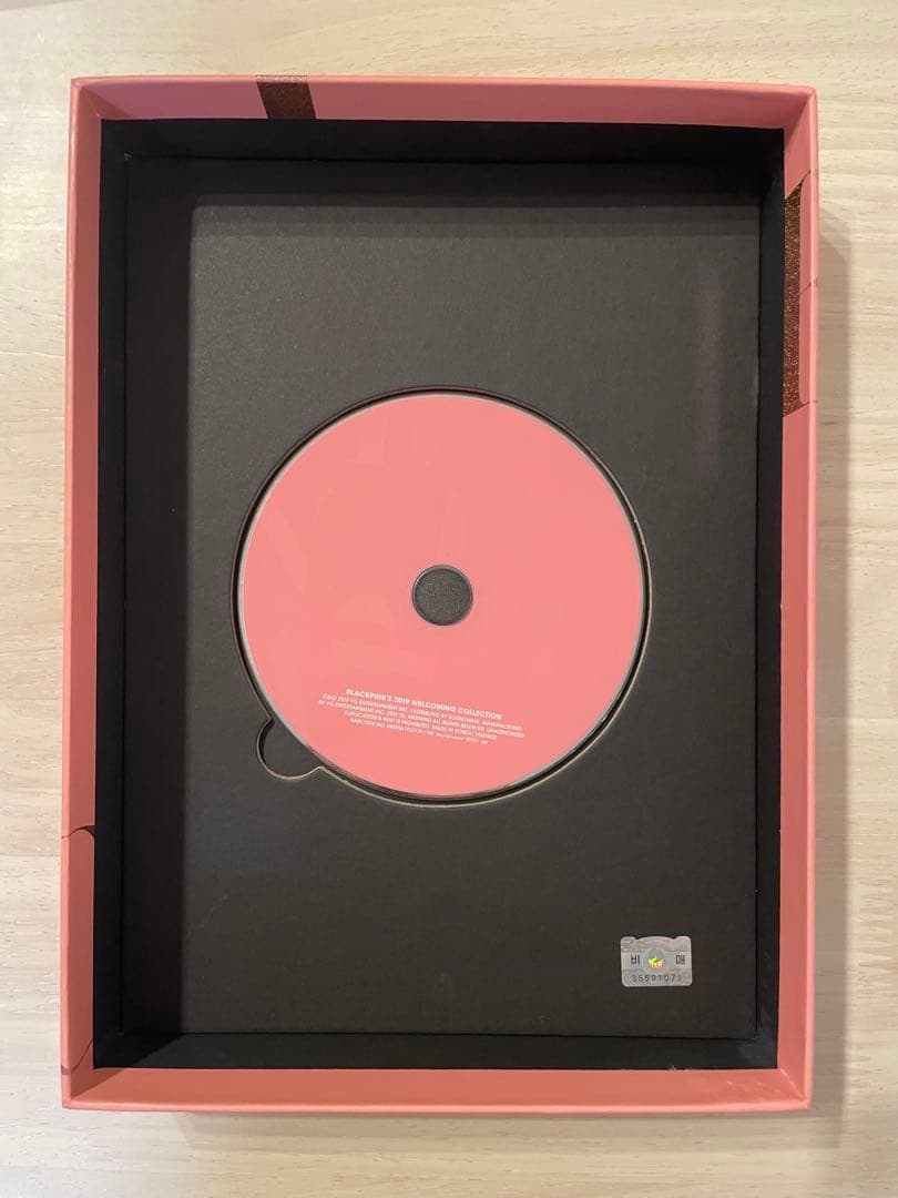 BLACKPINK’S 2019 WELCOMING COLLECTION