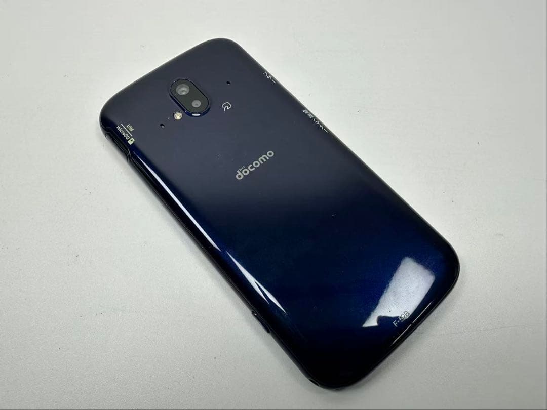 美品 NTT docomo らくらくスマートフォン F-52B ネイビー