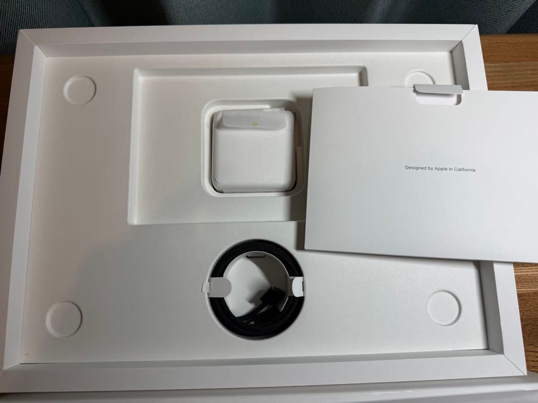 MacBook Pro 【M4（バッテリ100%）】＋おまけ付き