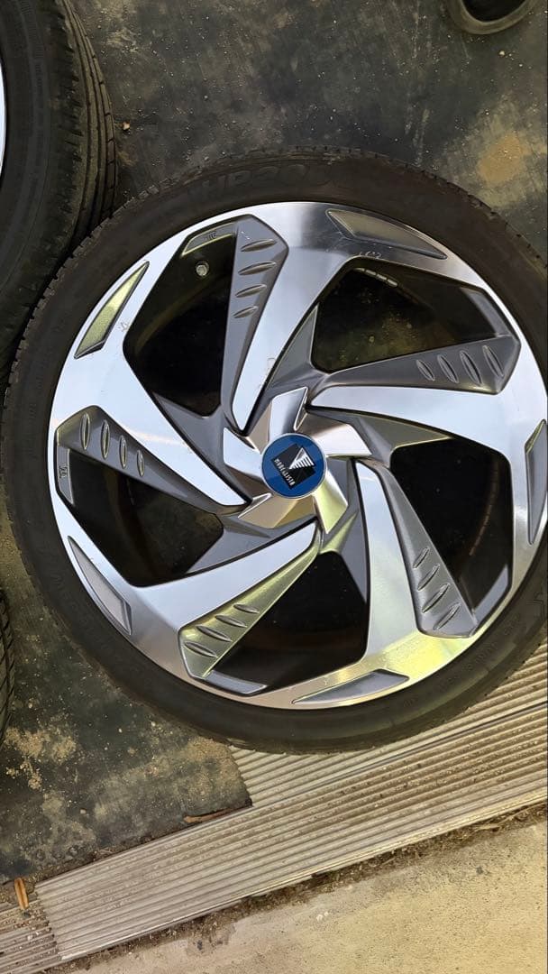 トヨタプリウス　モデリスタ18インチ　ホイール