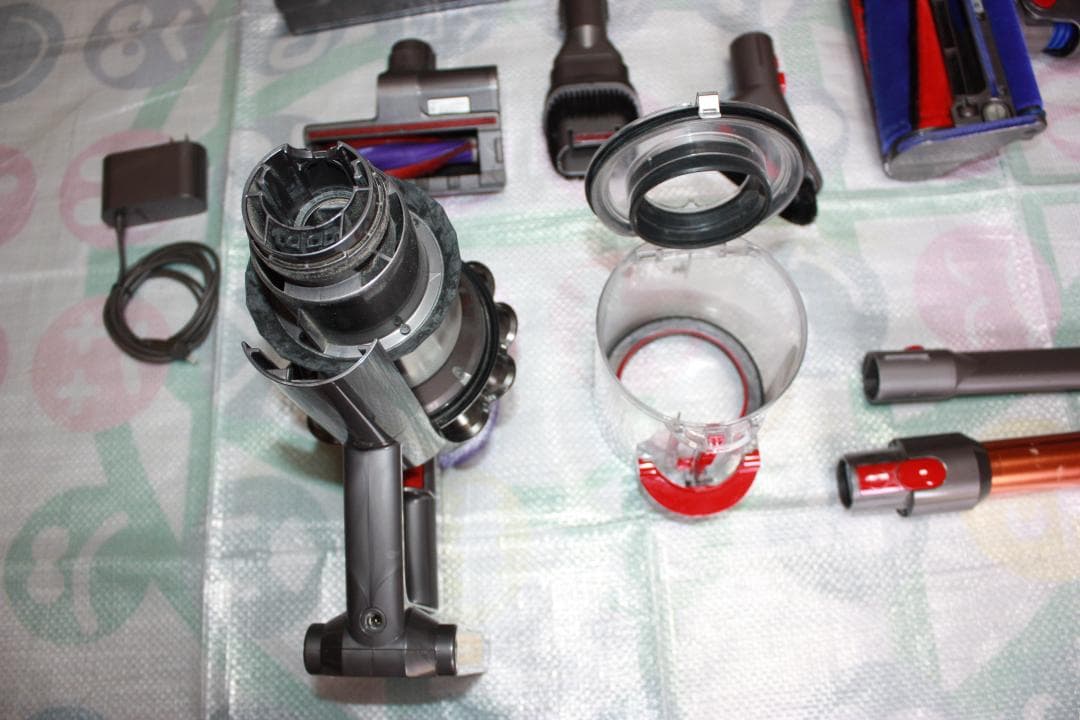 Dyson ダイソンサイクロ掃除機 V10 SV12 再値下げしました