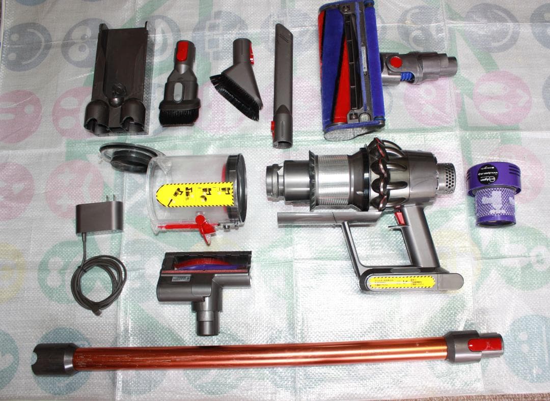 Dyson ダイソンサイクロ掃除機 V10 SV12 再値下げしました