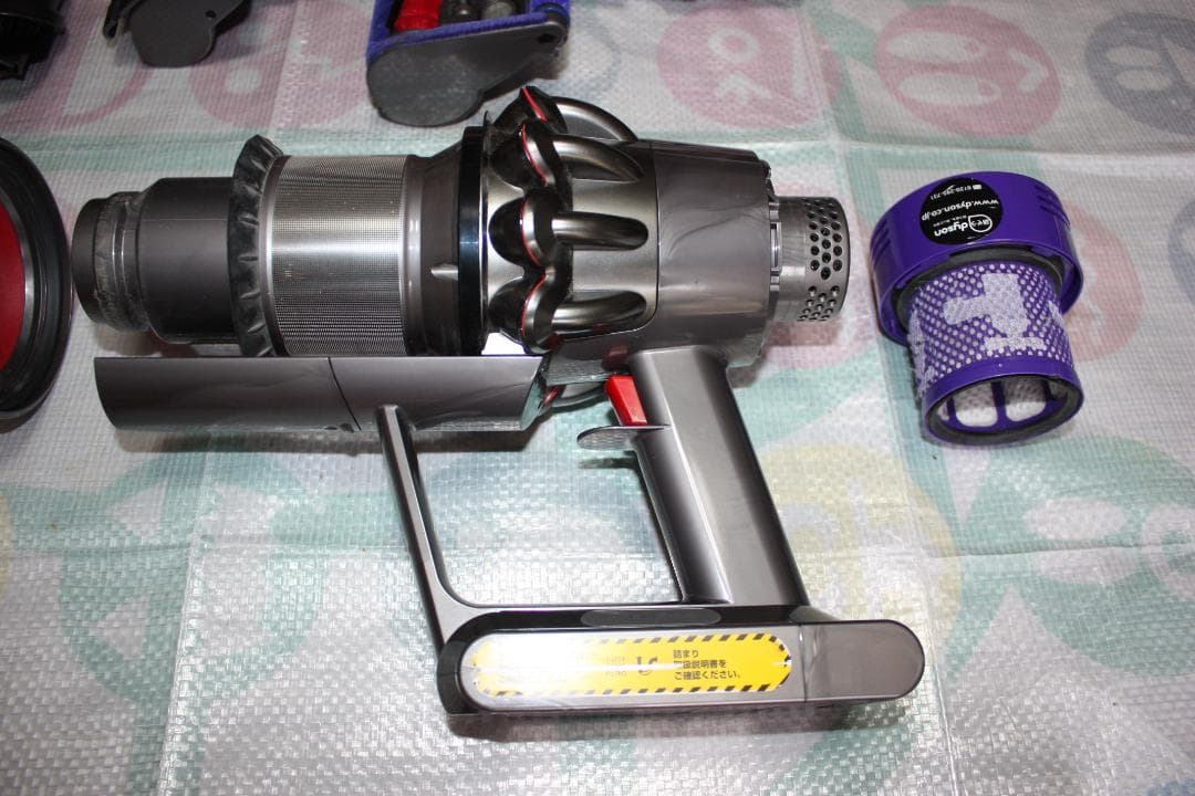 Dyson ダイソンサイクロ掃除機 V10 SV12 再値下げしました