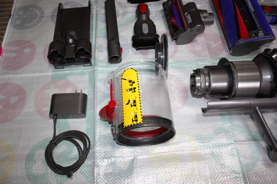 Dyson ダイソンサイクロ掃除機 V10 SV12 再値下げしました