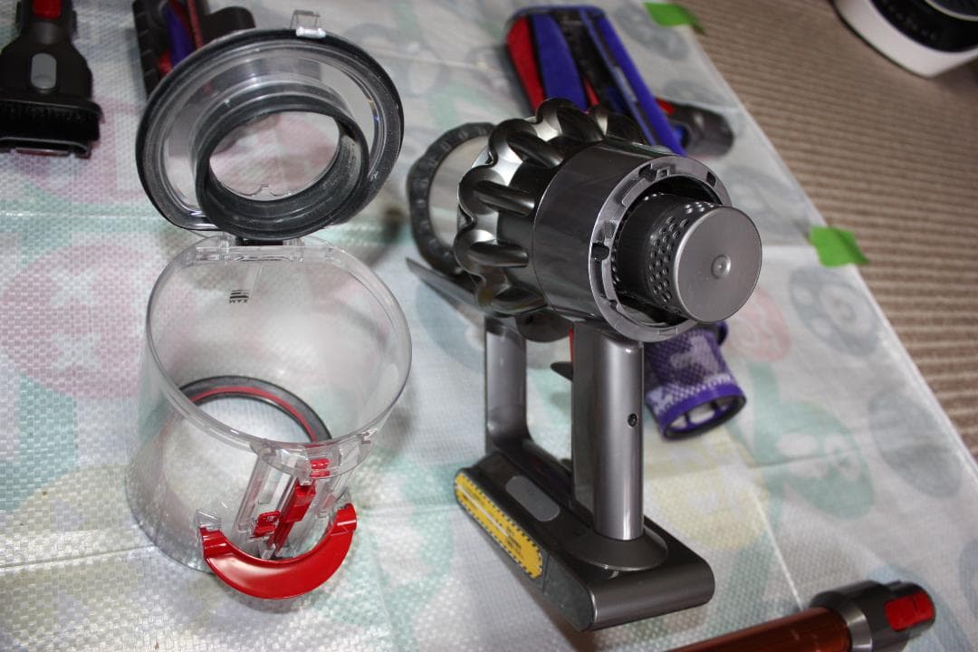 Dyson ダイソンサイクロ掃除機 V10 SV12 再値下げしました