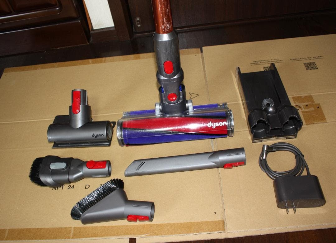 Dyson ダイソンサイクロ掃除機 V10 SV12 再値下げしました