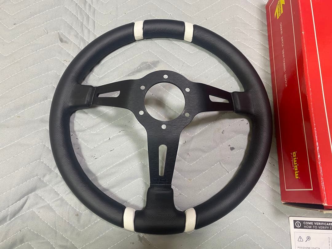 モモ　momo DRIFTING ステアリングホイール 350mm