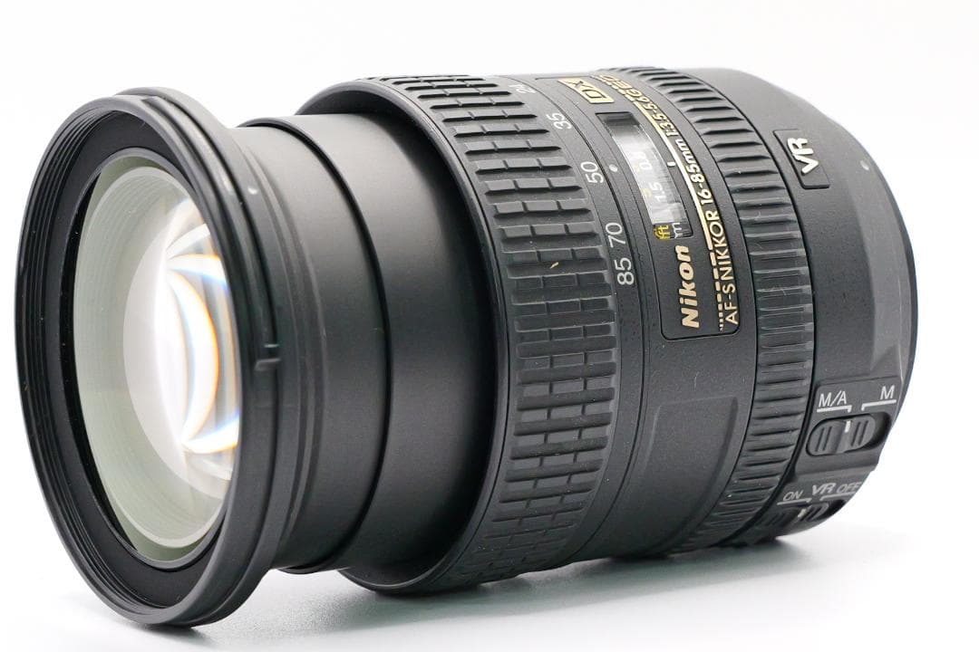万能レンズ Nikon AF-S DX NIKKOR 16-85mm 手振れ補正