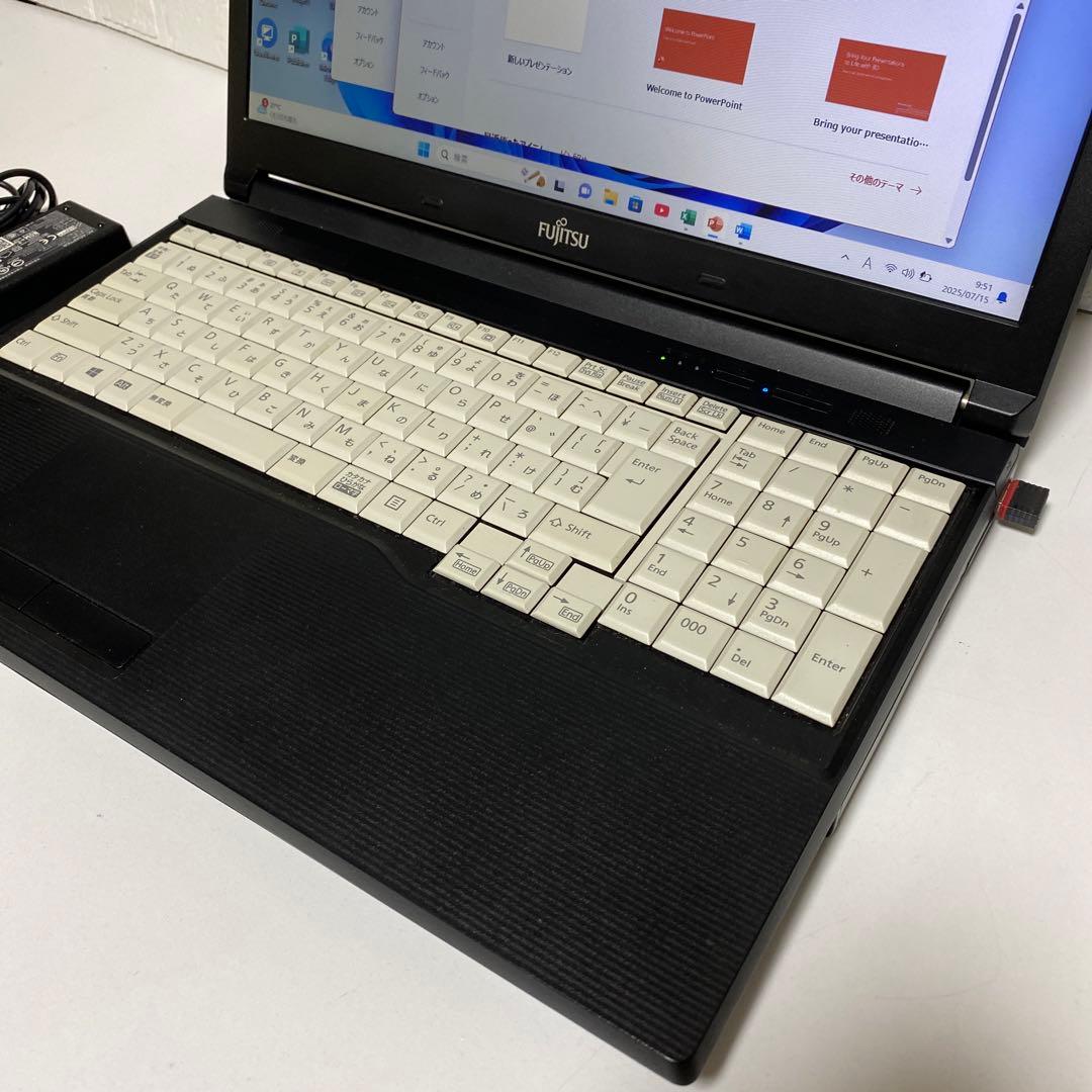 Windows11 オフィス2024年　高速起動SSD メモリ8GB 富士通PC