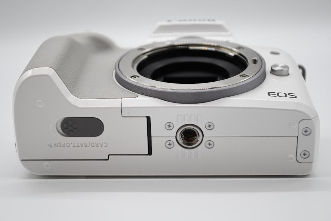 ★美品★ キヤノン EOS kiss M ホワイト＋EF-M 15-45mm