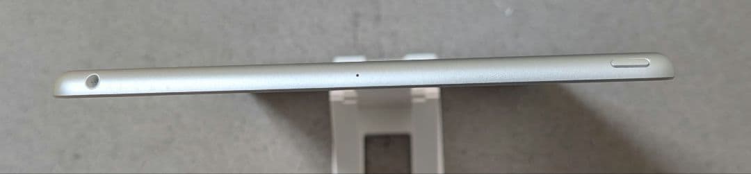 訳ありApple iPad 第8世代 32GB Wi-FIモデルシルバー 本体