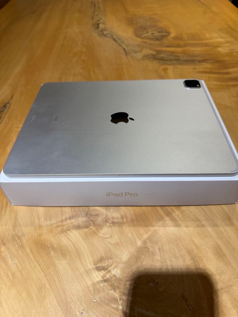 【美品】 iPad Pro 12.9第4世代+Magic Keyboard付き