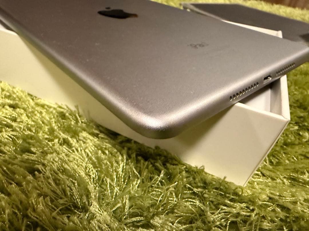 Apple iPad mini 4 128GB simフリー　シルバー