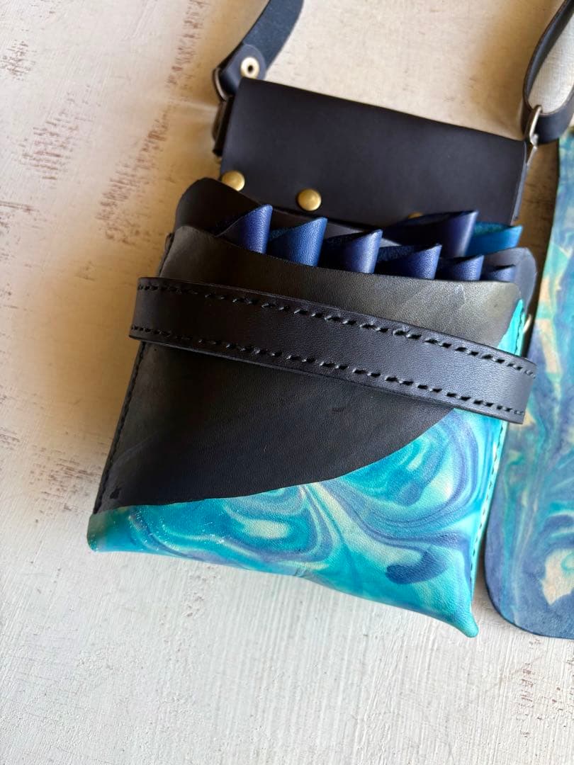 そな 手染めターコイズマーブルの蓋付き大容量シザーケース